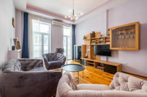 Charming 2BDR Apartment in Historic Center With Parking